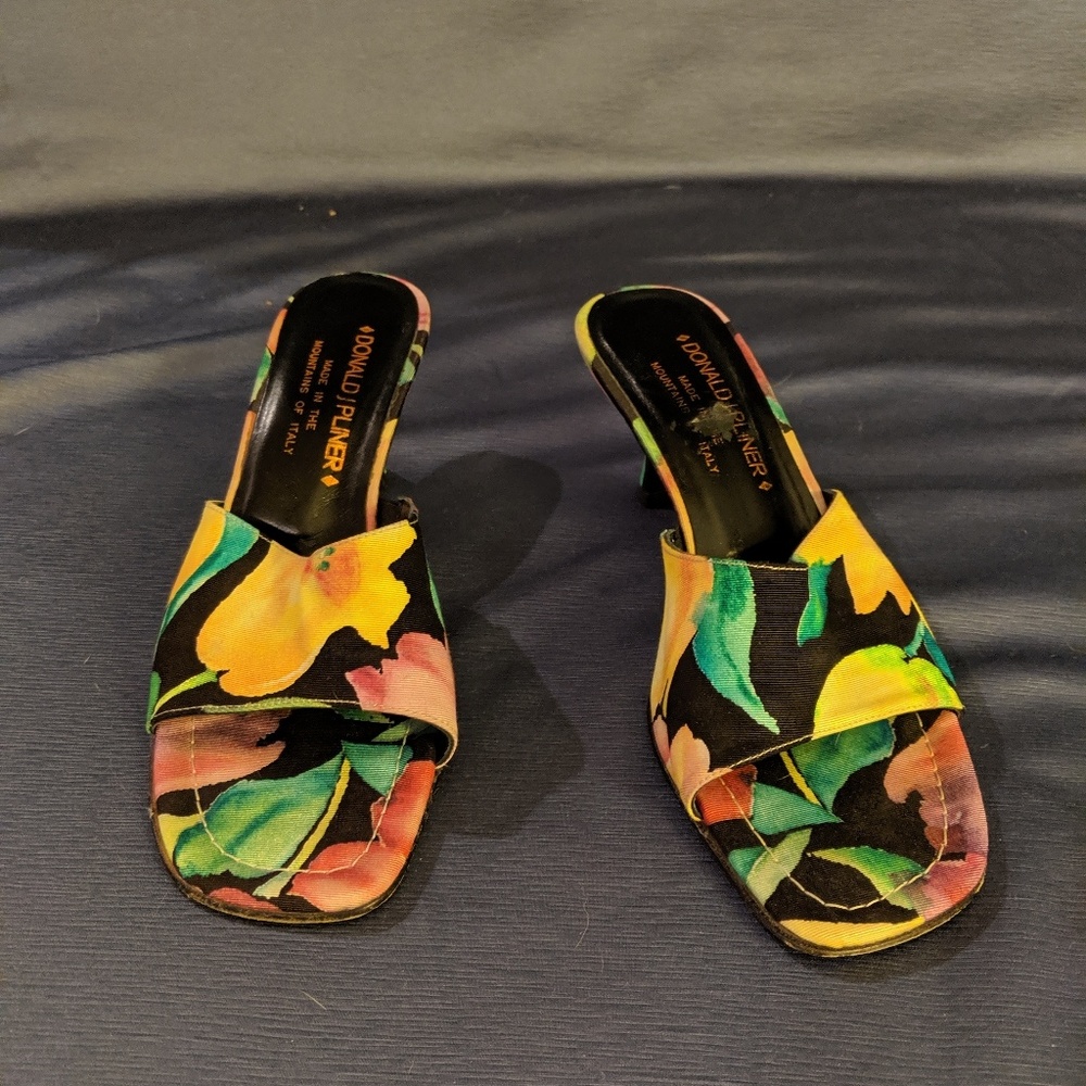 Donald  J Pliner sandals